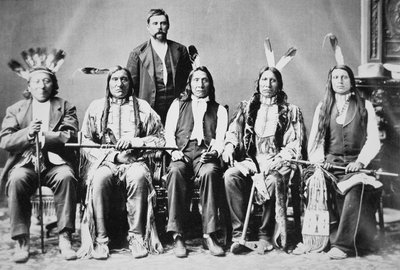 Delegatie van Sioux-hoofden, geleid door Red Cloud (1822-1909) in Washington D.C. om president Ulysses S. Grant (1822-85) te zien in 1870 door American Photographer