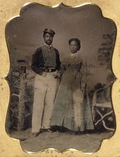 Brandweerman en bruid, ca. 1860 door American Photographer