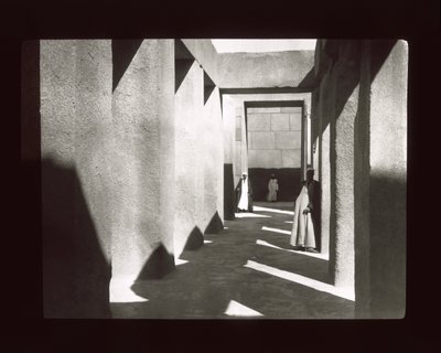 Gizeh - Granieten tempel nabij de Piramide van Khefren door American Photographer