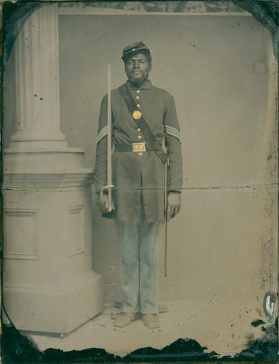 Henry F. Steward, sergeant in het 54e Massachusetts Volunteer Infantry Regiment, 1863 (handgekleurde kwartplaat ambrotype) door American Photographer