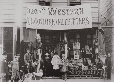 Klondike Outfitters winkel, Cordova Street, Vancouver 1897 door American Photographer