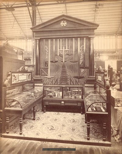 Kuffel & Essers Tentoonstelling, Hoofdgebouw, Centennial International Exhibition, Philadelphia, 1876 door American Photographer