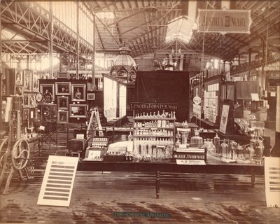 Lenoir & Forsters Tentoonstelling, Hoofdgebouw, Centennial International Exhibition, Philadelphia, 1876 door American Photographer