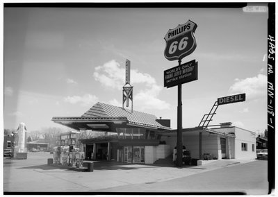 Lindholm Oil Company Service Station, Cloquet, Minnesota (zwart-wit foto) door American Photographer