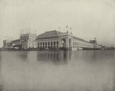 Fabrieksgebouw vanaf het Noordelijke Einde van het Beboste Eiland door American Photographer