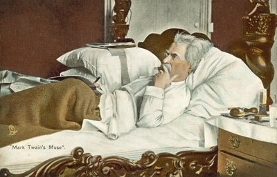 Mark Twain, liggend in bed, sigaar rokend (kleurenfoto) door American Photographer