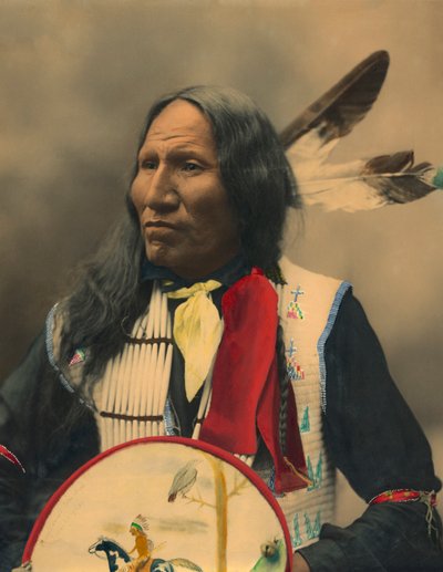 Portret van Oglala Sioux Chief Strikes With Nose door American Photographer