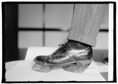 Prohibitie-eenheid (Koeien Schoenen), 28 juni 1924 (zwart-wit foto) door American Photographer