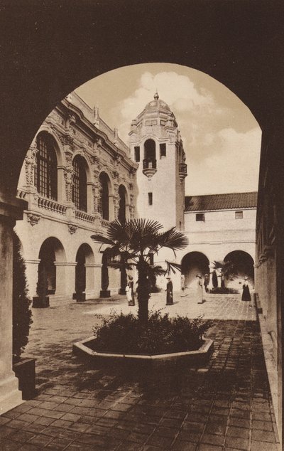 San Diego: Patio van graafschapsgebouw van Zuid-Californië, Panama-California Exposition (z/w foto) door American Photographer