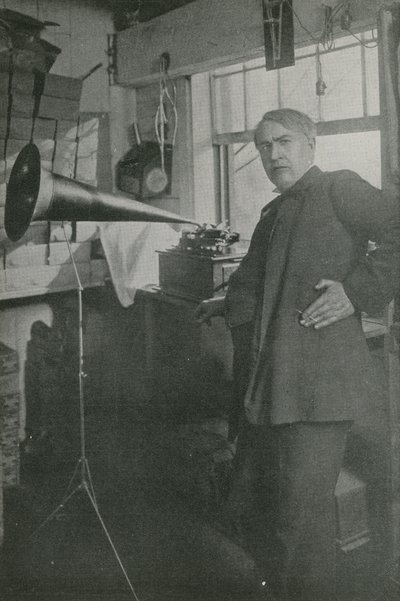 Thomas Edison in zijn werkplaats door American Photographer