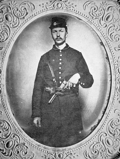 Onbekende soldaat van de Unie gewapend met Colt Dragoon revolver door American Photographer