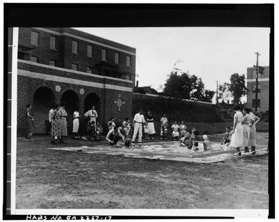 Pierenbad, Techwood Homes (Openbare Huisvesting), begrensd door North Avenue, Parker Street, William Street & Lovejoy Street, Atlanta, Fulton County, GA, ca. 1940 door American Photographer