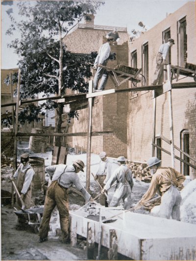 Afro-Amerikanen bouwen een uitbreiding aan het Negro Industrial Institute in Tuskegee, Alabama door American School