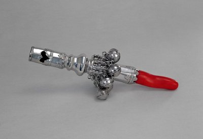 Babyrammelaar, koloniale periode (zilver) door American School
