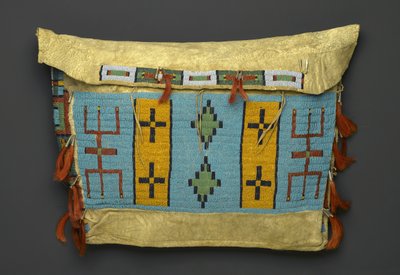 Tipi tas, uit de Plains-regio, c.1860-1900 (huid, kraal, metaal en paardenhaar) door American School