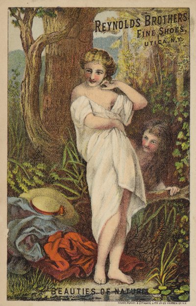 Vrouw kleedt zich uit in het bos door American School