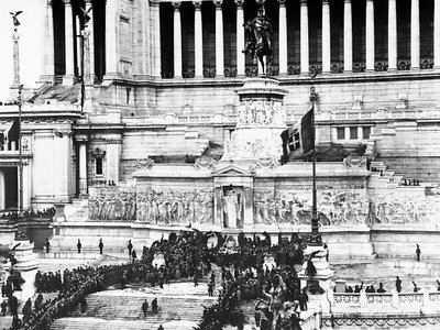 Fascistische viering ter herdenking van de Onbekende Soldaat bij het Altare della Patria in Rome, 04/11/1922 door Anderson Anderson