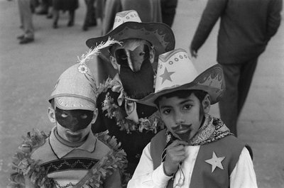 CROTONE, KINDEREN IN MAAS 1957, Crotone door Ando Gilardi