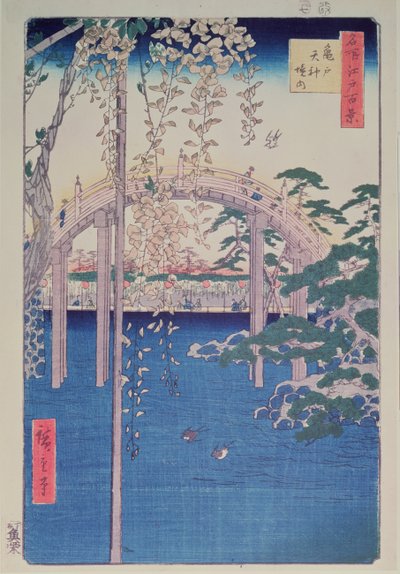 Voetbrug over rivier met blauwe regen op de voorgrond in volle bloei door Ando or Utagawa Hiroshige