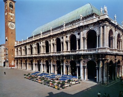 Uitzicht op de gevel van de Basilica Palladiana, gebouwd 1549-1614 door Andrea Palladio