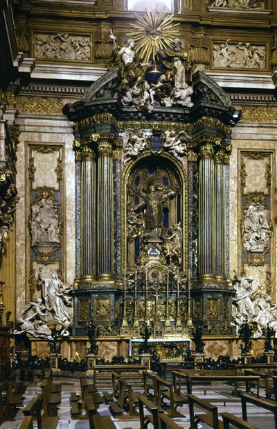 Standbeeld van St. Ignatius van Loyola (het altaar) in de Kerk van Jezus in Rome. door Andrea Pozzo