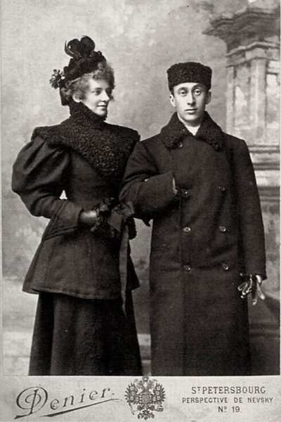 Zinaida Gippius, Russische dichter, met kunsthistoricus Akim Volynsky, ca. 1890-1894 door Andrei Deniere