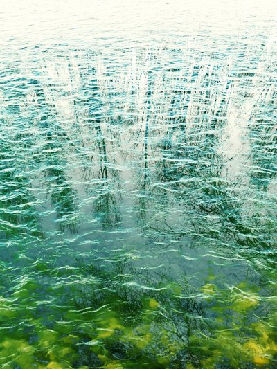 Abstracte waterweerspiegelingen door Angelo Cerantola