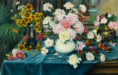 Pioenen, Rozen en andere Bloemen in Vazen op een Tafel bedekt met een Blauwe Doek, 1913 door Anna Knittel