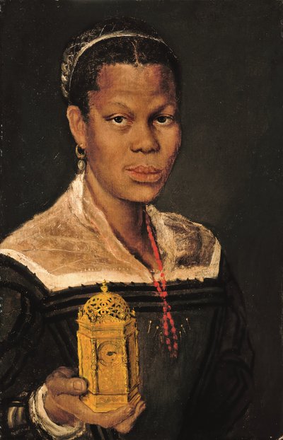 Portret van een zwarte dame, buste-lengte, met een koraalketting en een vergulde tafelklok in haar rechterhand door Annibale (studio of) Carracci