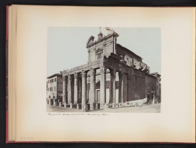 Gezicht op de Tempel van Antoninus en Faustina op het Forum Romanum te Rome, Italië door Anonymous