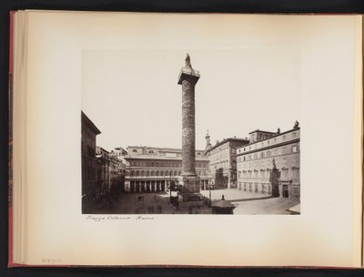 Gezicht op de zuil van Marcus Aurelius te Rome, Italië door Anonymous