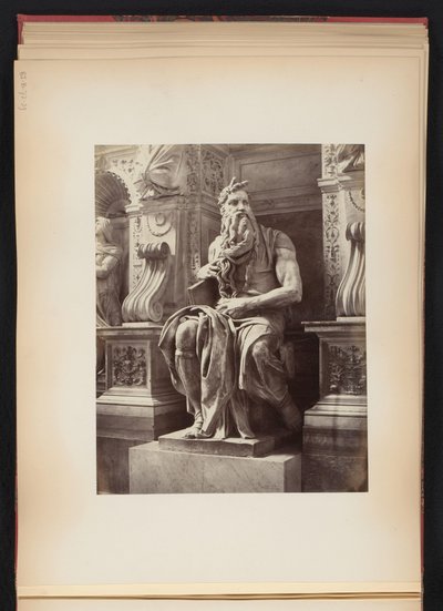 Sculptuur van Mozes door Michelangelo, monument voor Julius II, S. Pietro in Vincoli te Rome, Italië door Anonymous