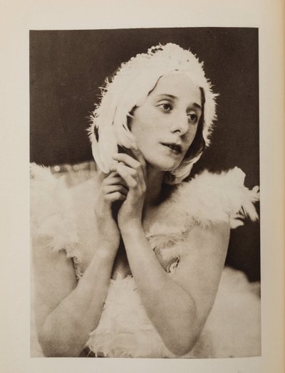 Anna Pavlova (Pavlovna) (1881-1931) in het ballet De Stervende Zwaan door Camille Saint-Saens, Anoniem. Chromolithografie door Anonymous Anonymous