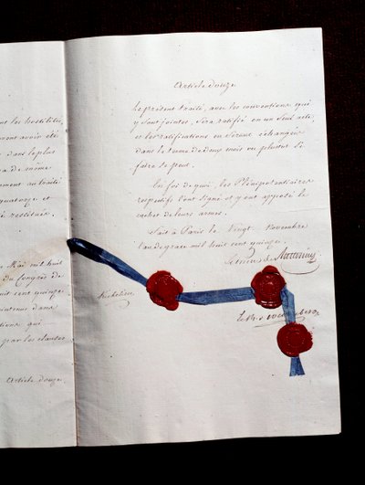 Artikel 12 van het Verdrag van 1815 tussen Frankrijk en de Coalities. Tweede Verdrag van Parijs ondertekend door Armand Emmanuel de Vignerot du Plessis, Hertog van Richelieu (1766-1822): het Verdrag voorziet in samenwerking tussen Oostenrijk, het Verenigd  door Anonymous Anonymous