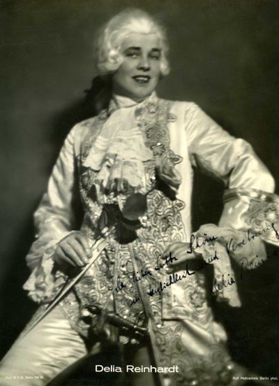 Delia Reinhardt (1892-1974) in "Le Nozze di Figaro" door Wolfgang Amadeus Mozart, Anoniem door Anonymous Anonymous
