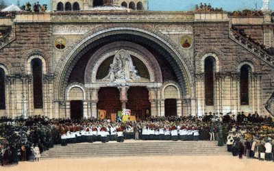 Ingang van de Rozenkrans en Zegen van het Allerheiligste Sacrament - Lourdes - Hautes Pyrénées (65) rond 1930. door Anonymous Anonymous