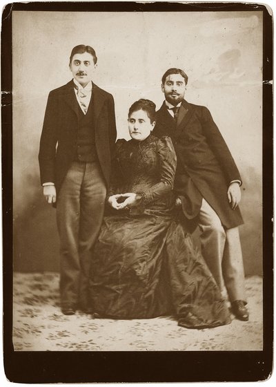 Jeanne Proust geboren Weil (1849-1905) en haar twee zonen Marcel en Robert (1873-1935), Anoniem. Zilvergelatine Fotografie, ca. 1891 door Anonymous Anonymous