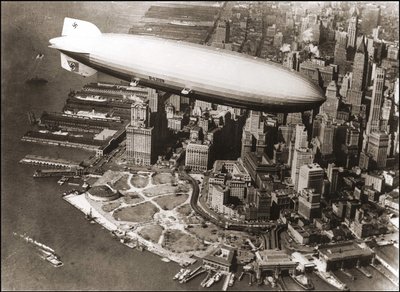 LZ127 Graf Zeppelin in New York 1929 door Anonymous Anonymous