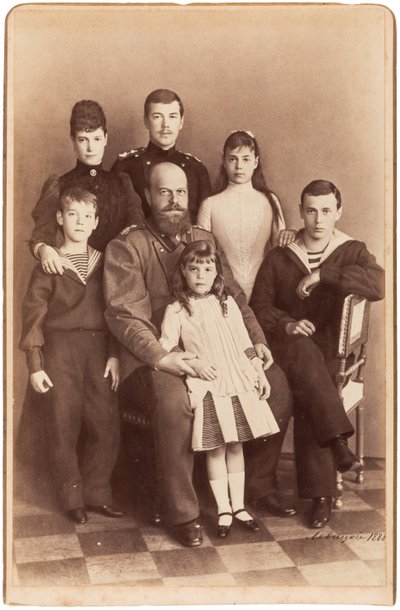 De familie van keizer Alexander III - De Romanovs: De familie van de keizer Alexander III, Anoniem. Albuminefoto door Anonymous Anonymous