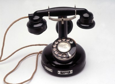 PTT 24 bakelieten telefoontoestel door Anonymous Anonymous