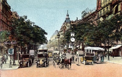 Parijs: verkeer op de boulevard des Italians, een van de grote boulevards van de stad. Foto van 1920 in 