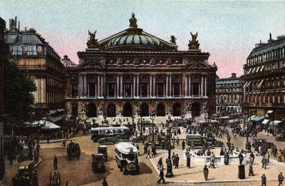 Parijs: aanzicht van de Opera gevel gemaakt door Charles Garnier (1825-1898) en van het metrostation op de Place de l