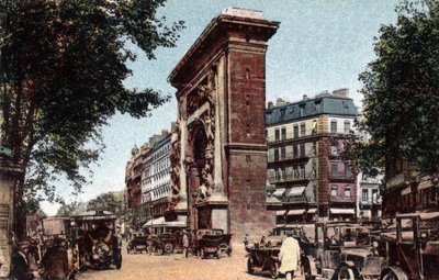 Parijs: uitzicht op de boulevard Saint Denis en de Porte Saint Denis (Saint-Denis) gebouwd door François Blondel (1618-1686) in 1672. Foto uit 1920 in 