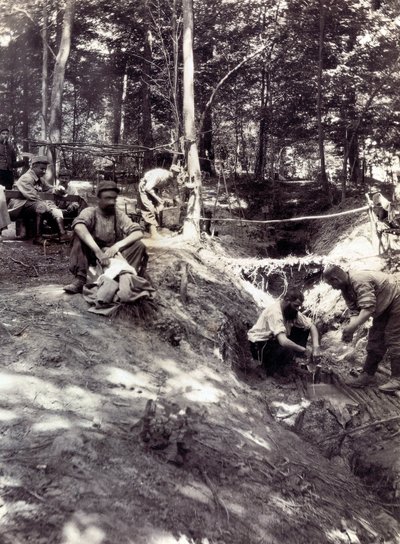 Foto uit een persoonlijk album van een infanterieluitenant tijdens de eerste maanden van de Eerste Wereldoorlog door Anonymous Anonymous