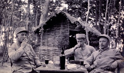 Foto uit een persoonlijk album van een infanterieluitenant tijdens de eerste maanden van de Eerste Wereldoorlog door Anonymous Anonymous
