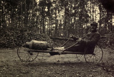 Foto uit een persoonlijk album van een infanterieluitenant tijdens de eerste maanden van de Eerste Wereldoorlog door Anonymous Anonymous