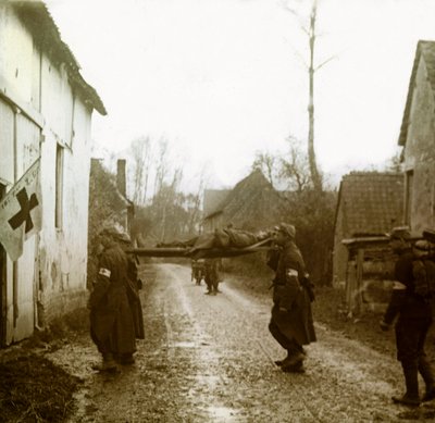 Fotografie - Stereoscopische glasplaat over de Eerste Wereldoorlog: Gewonden arriveren bij het noodstation, privécollectie door Anonymous Anonymous