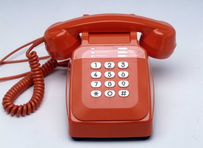 S63 oranje plastic sleuteltelefoon door Anonymous Anonymous