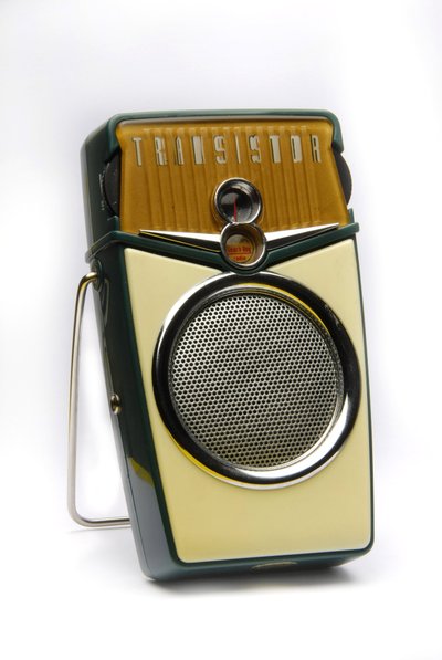 Stilleven van een transistor radio door Anonymous Anonymous