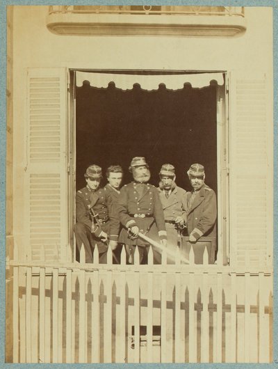 De generale staf van Place Vendome tijdens de Commune, c.1871 (zw/w foto) door Anonymous Anonymous